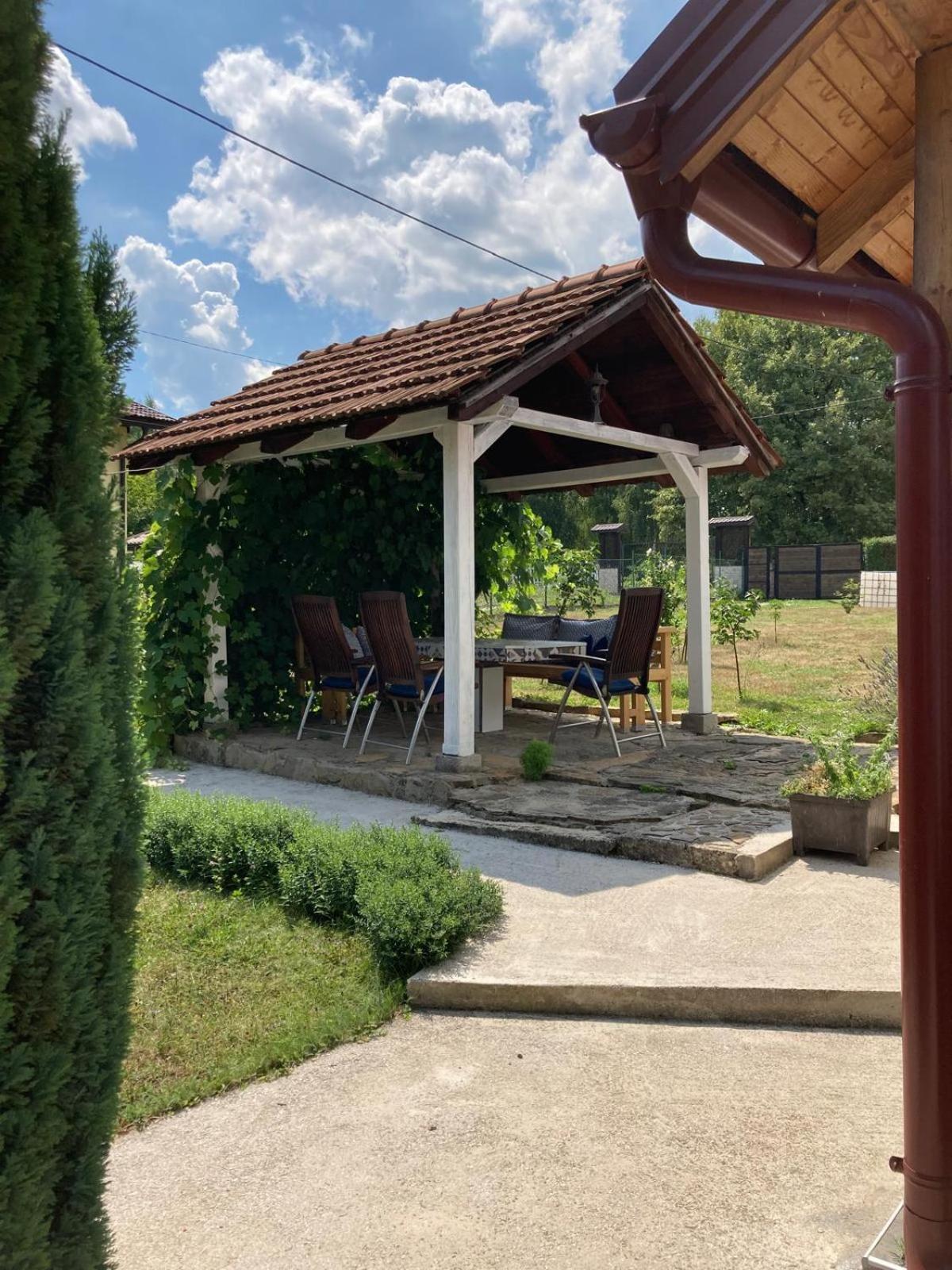 Holiday Home Tunnel Ravne Visoko Exteriér fotografie